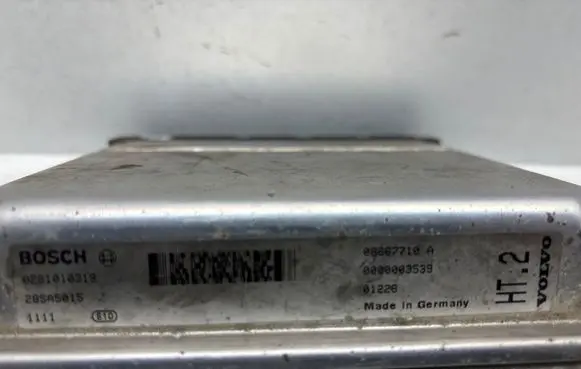 Volvo S60 Engine control unit/module 08667710A 28SA5015 0281010319