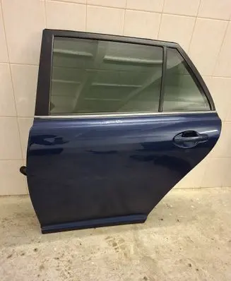 Toyota Avensis T250 Rear door 