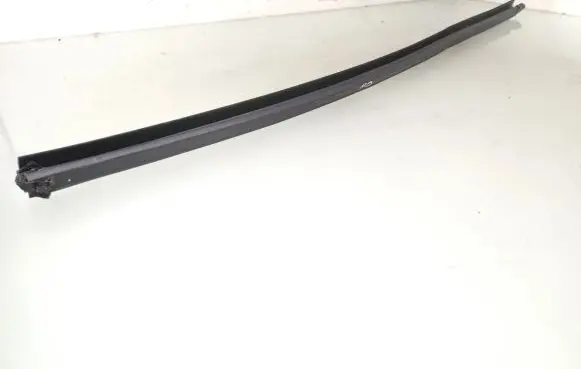 Hyundai Tucson TL Rubber seal front door window/glass 