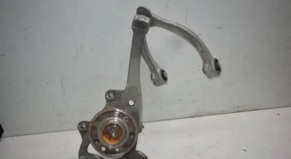 Mercedes-Benz C W205 Front wheel hub 2052200