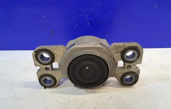 Volvo S60 Engine mount bracket 31316875