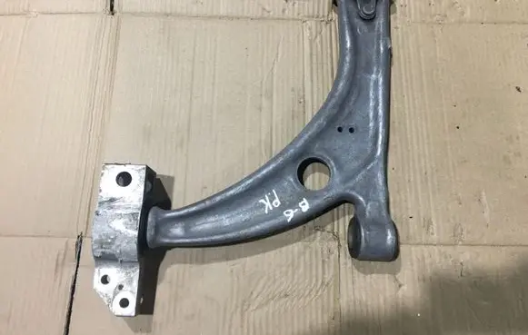 Volkswagen PASSAT B6 Front lower control arm/wishbone 3C0407153B