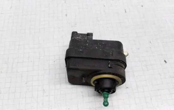 Renault Megane I Headlight level adjustment motor 7700840141