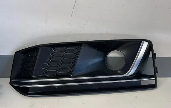 Audi A4 S4 B9 Front fog light trim/grill 8w0807681G