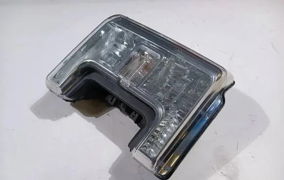 Ford F350 Headlight/headlamp HC3B-13005-AF