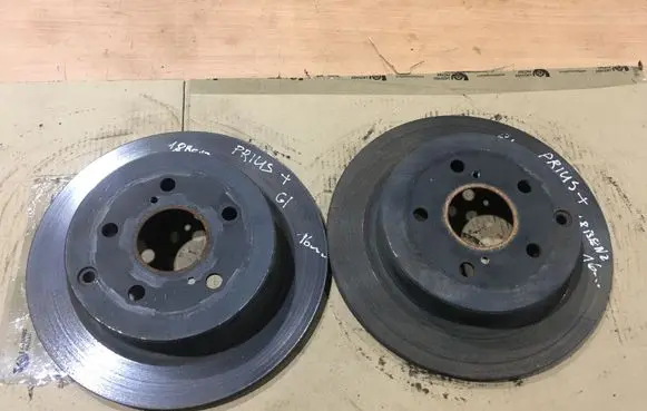 Toyota Prius+ (ZVW40) Rear brake disc