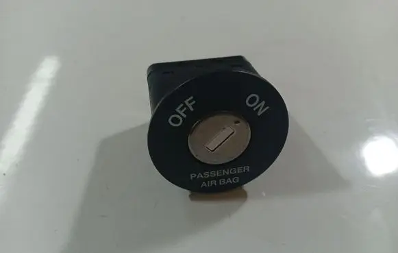 Passenger airbag on/off switch