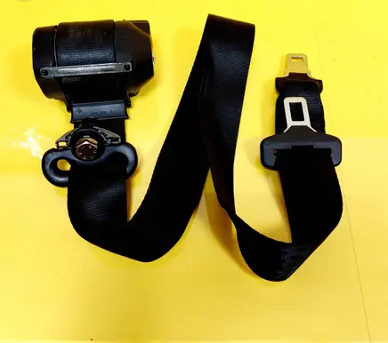 Rear seatbelt