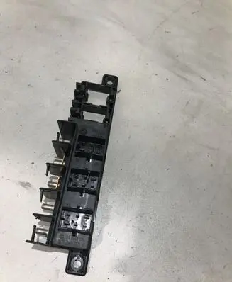 Volkswagen PASSAT B5 Fuse module 8L0941822A