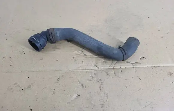 Volkswagen PASSAT B5.5 Engine coolant pipe/hose 1J0121619