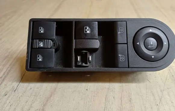 Opel Zafira B Electric window control switch 13183676