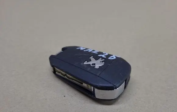 Peugeot 208 I Ignition key/card 