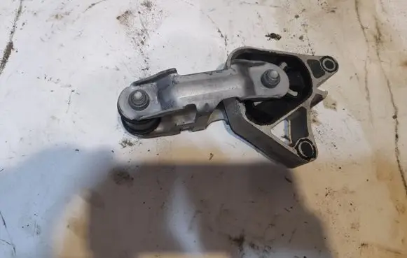 Mercedes-Benz CLA C117 X117 W117 Engine mount bracket A2462400809