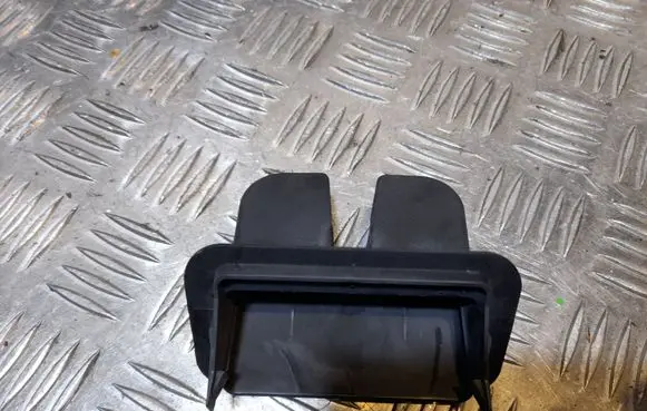 Audi A3 S3 8V Tailgate/boot lid lock trim 4H0827520