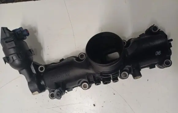 Volkswagen Polo V 6R Intake manifold 04B129709B