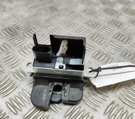 Volkswagen Golf VII Tailgate/trunk/boot lock/catch/latch 5G6827505
