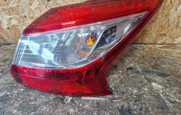 Nissan Pulsar Rear/tail lights 220-18066