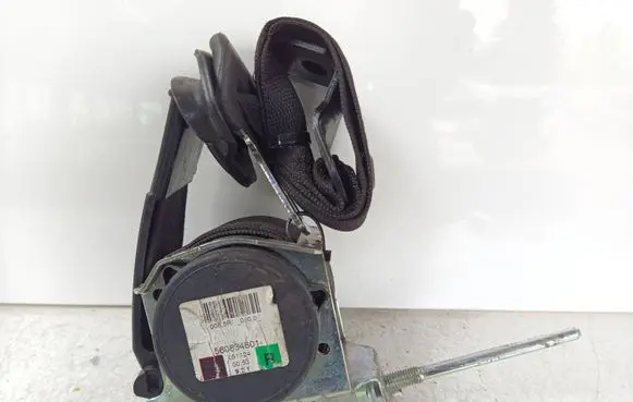 Opel Zafira B Front seatbelt 560834801 051124