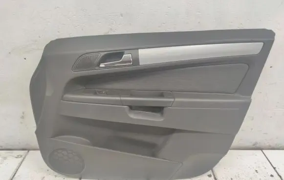 Opel Zafira B Front door card panel trim 13164487