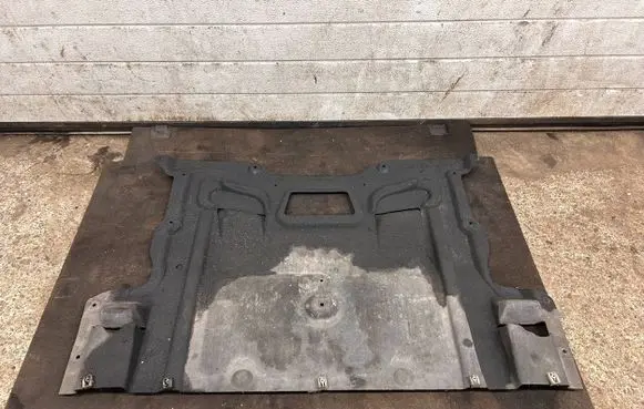 BMW 5 GT F07 Engine splash shield/under tray 7185113