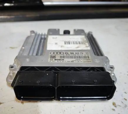 Audi A6 S6 C6 4F Engine control unit/module 03L906022FH 03L906022FG 0281015015