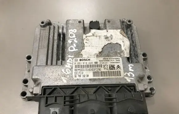 Peugeot 208 Engine control unit/module 9678818280 0281018228