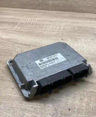 Volkswagen PASSAT B5 Engine control unit/module ECU 3B0907557C 5WP4332