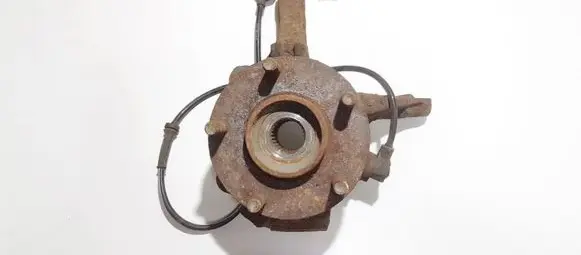Nissan Almera Tino Front wheel hub