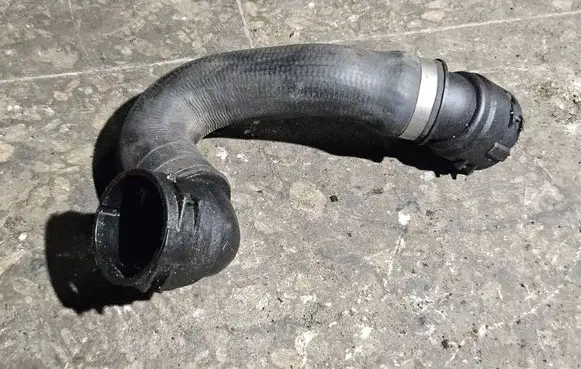 BMW 5 E60 E61 Engine coolant pipe/hose 7565075