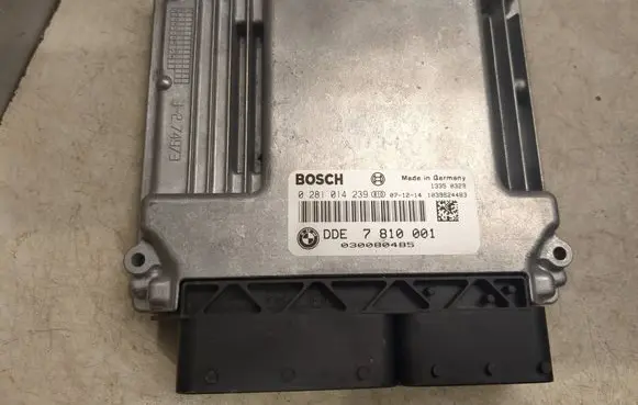 BMW 1 E82 E88 Engine control unit/module 0281014239 030080485 7810001
