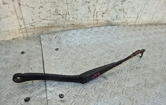 Mercedes-Benz E W212 Front wiper blade arm A2128201344
