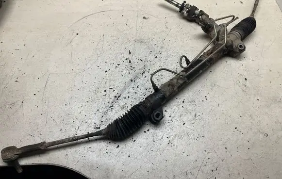 Nissan X-Trail T30 Steering rack 