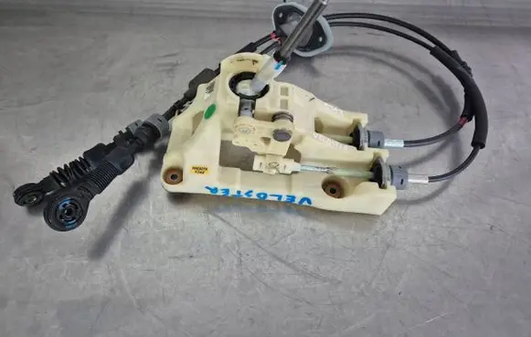 Hyundai Veloster Gear shift cable linkage 