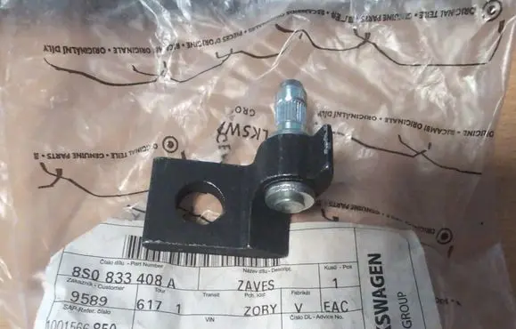 Audi Q7 4M Rear door upper hinge 8S0833408A