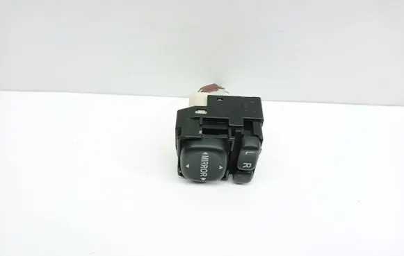 Wing mirror switch