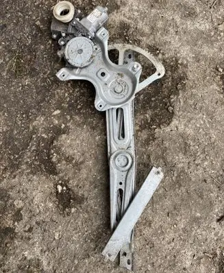 Toyota Auris E180 Front door electric window regulator 8571002428