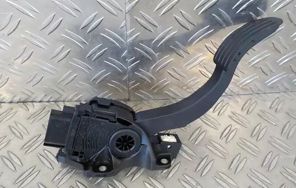 Volvo XC60 Accelerator throttle pedal 6G918K218D2L4A