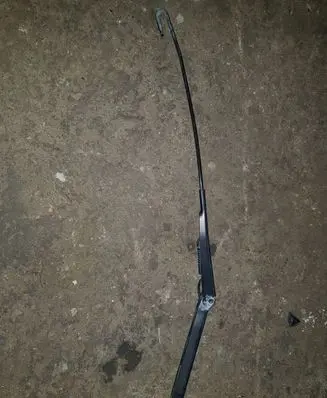 BMW 3 E36 Front wiper blade arm 61618392006