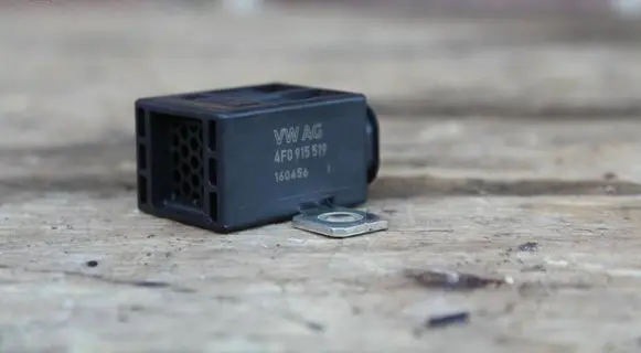 Audi A4 S4 B9 Battery relay fuse 4F0915519 160456