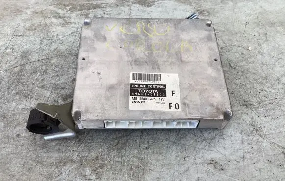 Toyota Corolla Verso AR10 Engine control unit/module 896610F100