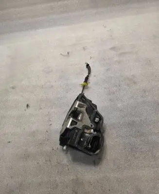 BMW 5 E60 E61 Front door lock 7036167