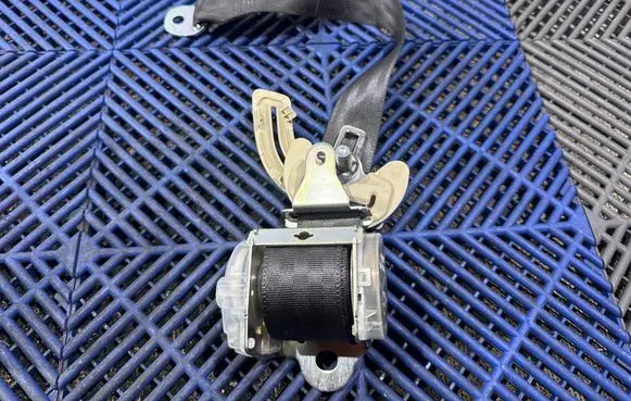 Lexus CT 200H Rear seatbelt H097901