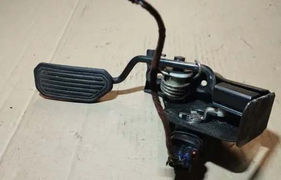 Toyota Avensis T250 Accelerator throttle pedal