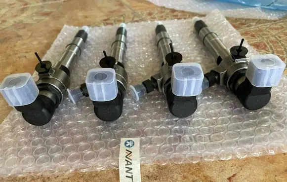 Volkswagen PASSAT B7 Fuel injector 03L130277B