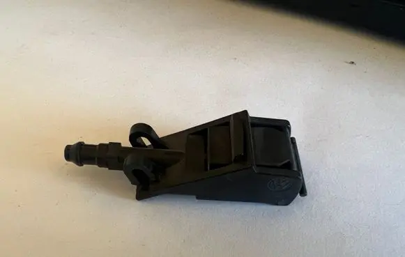 Volkswagen e-Up Windshield washer spray nozzle 6E0955985B