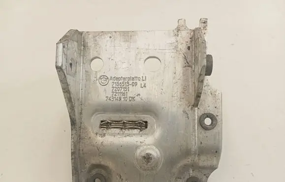 BMW 5 F10 F11 Radiator mount bracket 7186513