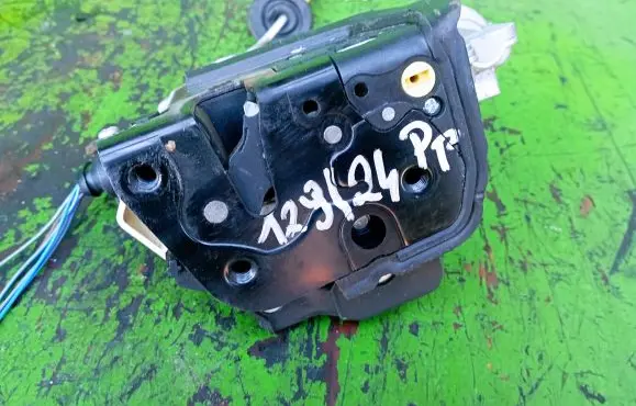 Audi A3 S3 8P Front door lock