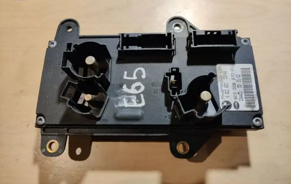 BMW 7 E65 E66 Power management control unit 6922820