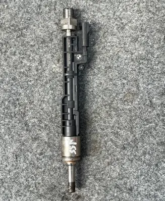 BMW 5 F10 F11 Fuel injector 7639994 10213541