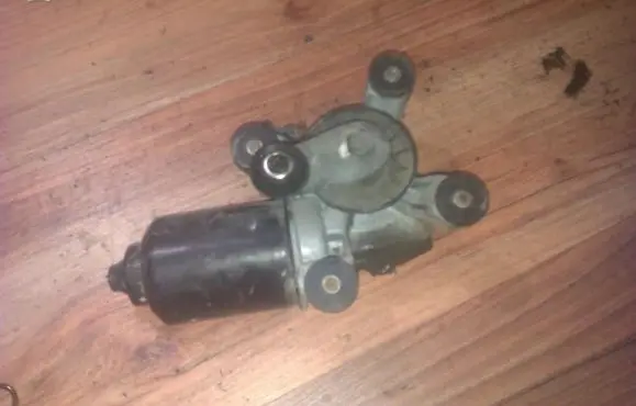 Mazda 323 Wiper motor 84910040